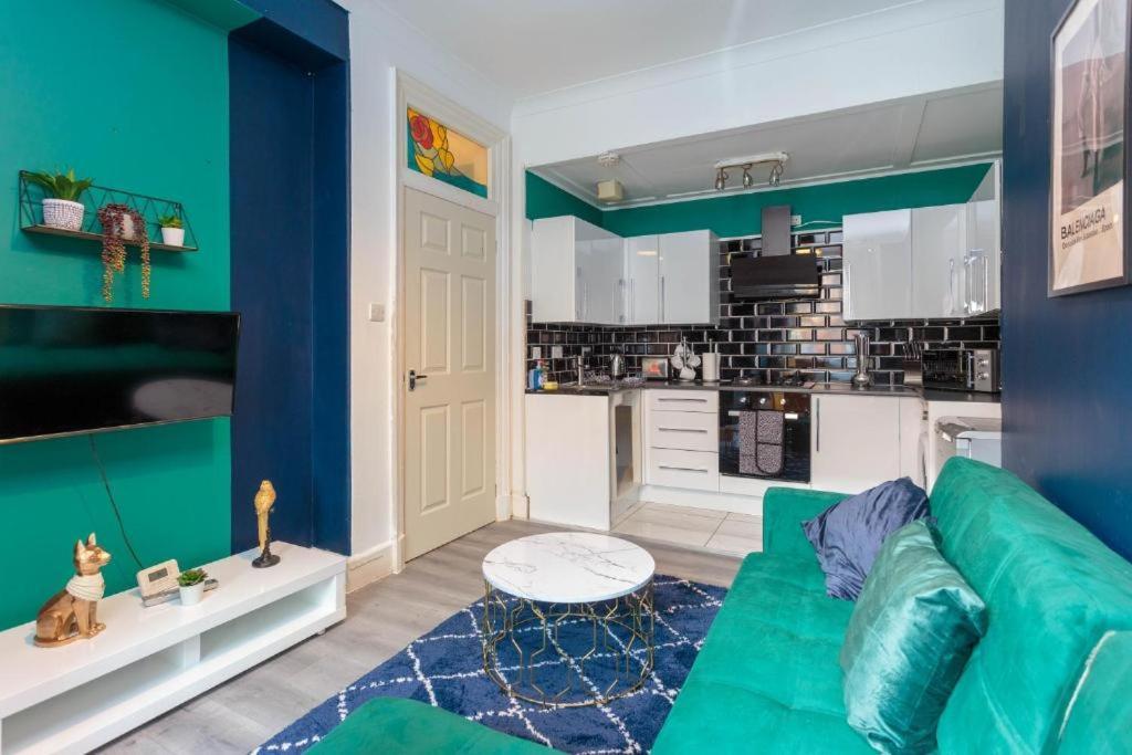 Beautiful Boutique Edinburgh Abode - Sleeps 4 Apartment Bagian luar foto