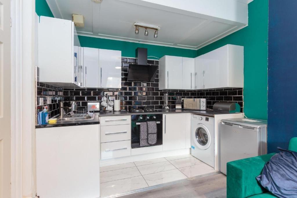 Beautiful Boutique Edinburgh Abode - Sleeps 4 Apartment Bagian luar foto