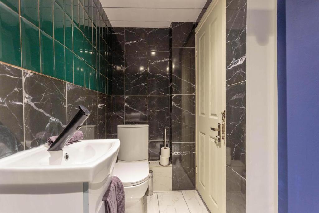 Beautiful Boutique Edinburgh Abode - Sleeps 4 Apartment Bagian luar foto
